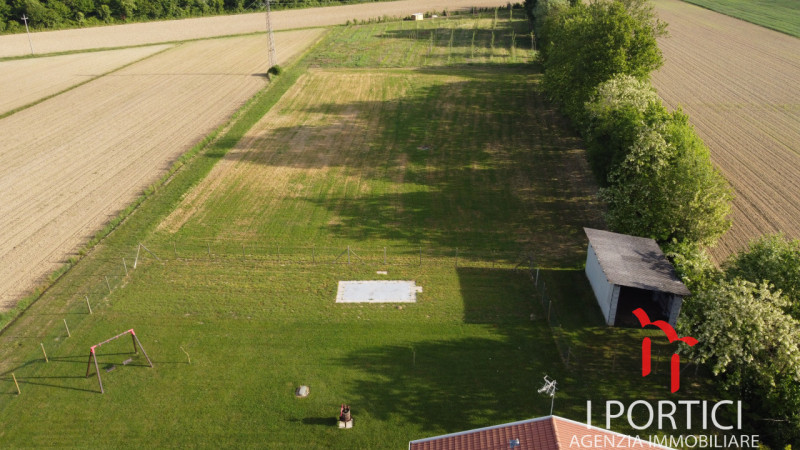 Mogliano Veneto - 

In zona di campagna a Mogliano Veneto ma di facile accesso vendesi  terreno a...