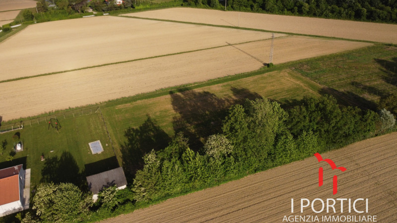Mogliano Veneto - 

In zona di campagna a Mogliano Veneto ma di facile accesso vendesi  terreno a...