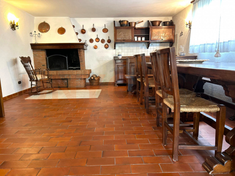 MONTEMERLO - In contesto residenziale tranquillo e riservato, proponiamo in vendita porzione di b...