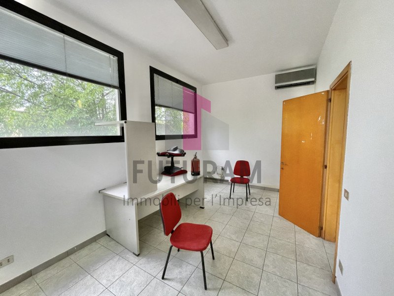 ALTAVILLA VICENTINA - 47FIL - PER INFO 0444/310220

Proponiamo in VENDITA un laboratorio  APPENA ...