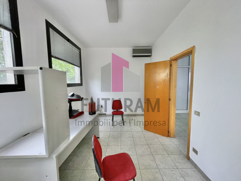ALTAVILLA VICENTINA - 47FIL - PER INFO 0444/310220

Proponiamo in VENDITA un laboratorio  APPENA ...