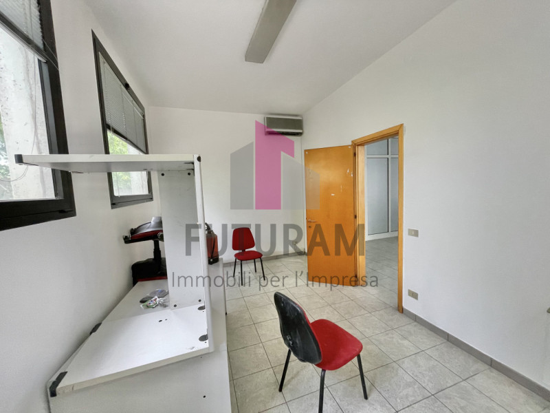 ALTAVILLA VICENTINA - 47FIL - PER INFO 0444/310220

Proponiamo in VENDITA un laboratorio  APPENA ...