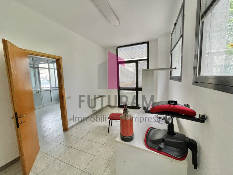 ALTAVILLA VICENTINA - 47FIL - PER INFO 0444/310220

Proponiamo in VENDITA un laboratorio  APPENA ...