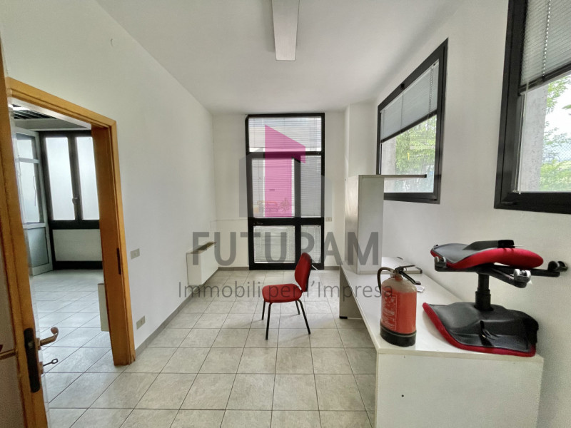 ALTAVILLA VICENTINA - 47FIL - PER INFO 0444/310220

Proponiamo in VENDITA un laboratorio  APPENA ...