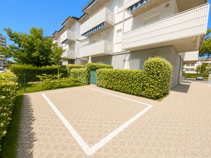 Scopri la tua nuova casa al mare! Situato nel cuore di Lignano Sabbiadoro, questo grazioso appart...
