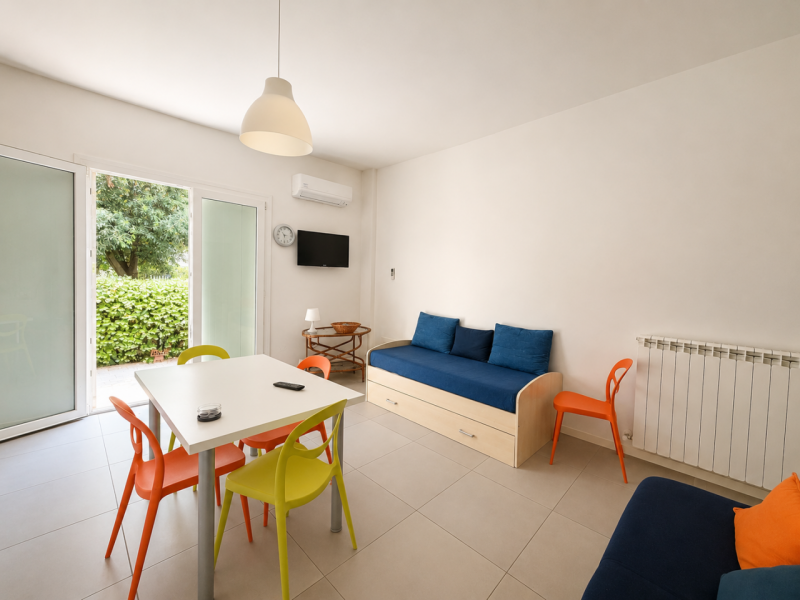 Scopri il tuo angolo di paradiso al mare! Proponiamo in vendita un delizioso appartamento situato...