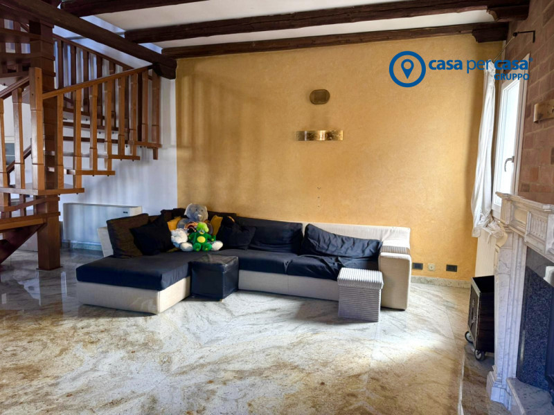 APPROVATO GRUPPO CASA PER CASA: VALUTATO, CONTROLLATO, GESTITO IN ESCLUSIVA!

ZONA:
L'immobile è ...