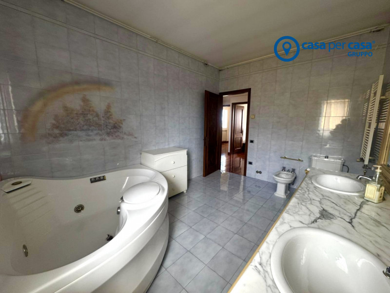 APPROVATO GRUPPO CASA PER CASA: VALUTATO, CONTROLLATO, GESTITO IN ESCLUSIVA!

ZONA:
L'immobile è ...