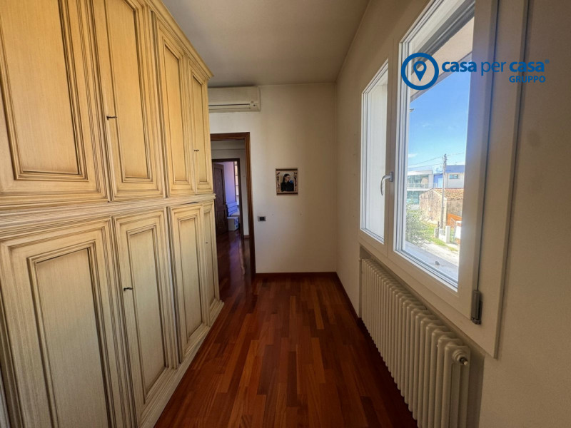 APPROVATO GRUPPO CASA PER CASA: VALUTATO, CONTROLLATO, GESTITO IN ESCLUSIVA!

ZONA:
L'immobile è ...
