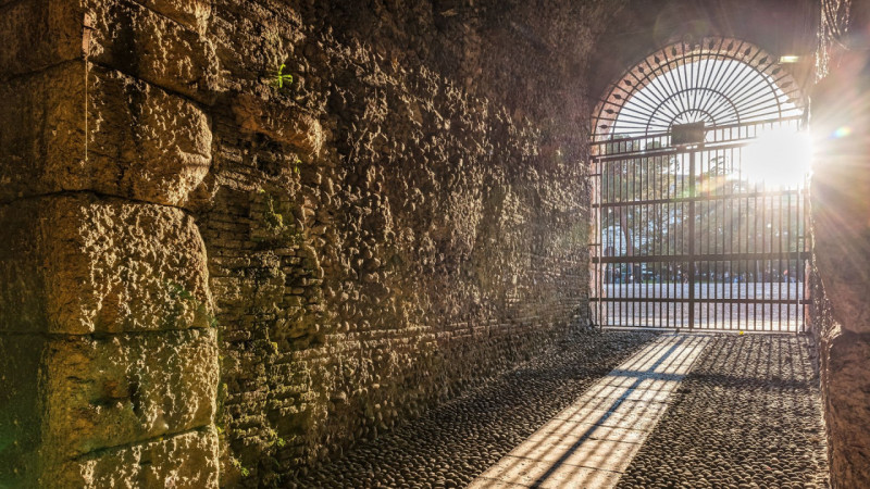 Nel suggestivo scenario del centro storico di Verona, a pochi passi dall’Arena e dalle principali...