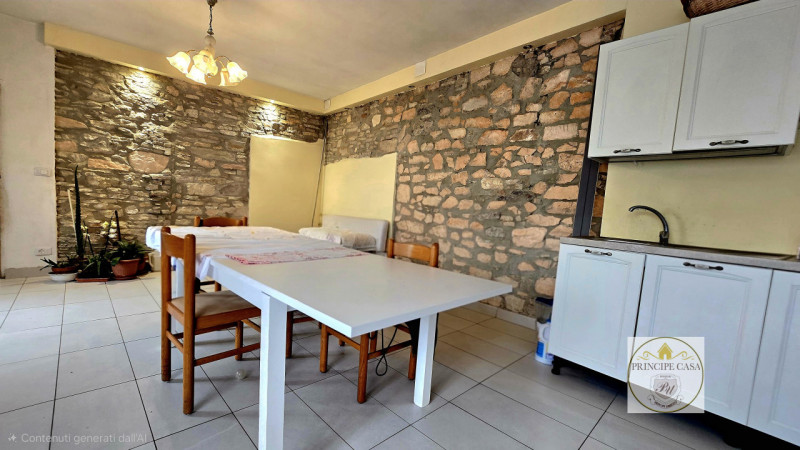 Rif. BIF57 - Proponiamo in vendita casa accostata su due livelli, inserita in una tranquilla cort...