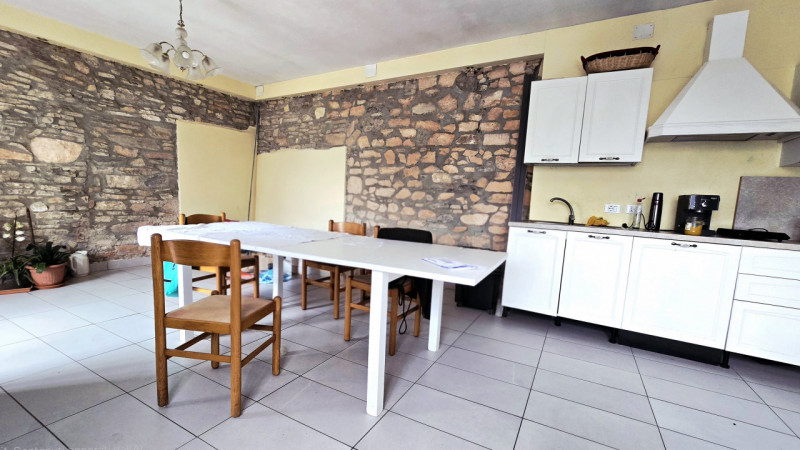 Rif. BIF57 - Proponiamo in vendita casa accostata su due livelli, inserita in una tranquilla cort...