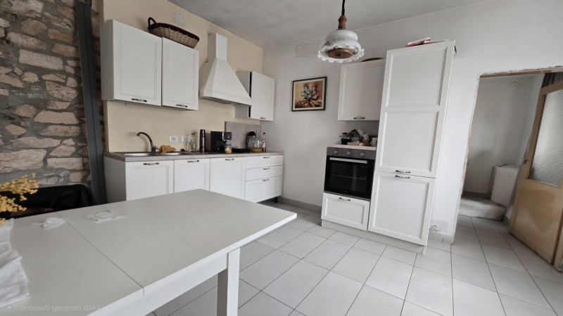 Rif. BIF57 - Proponiamo in vendita casa accostata su due livelli, inserita in una tranquilla cort...