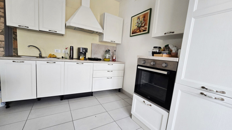 Rif. BIF57 - Proponiamo in vendita casa accostata su due livelli, inserita in una tranquilla cort...