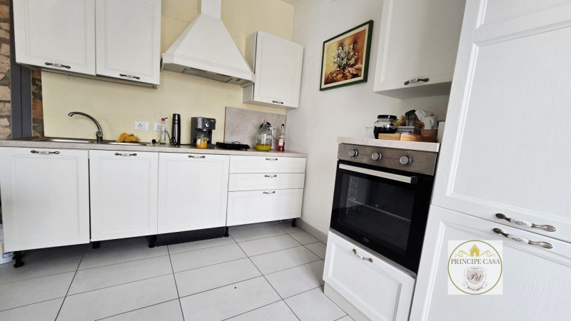Rif. BIF57 - Proponiamo in vendita casa accostata su due livelli, inserita in una tranquilla cort...