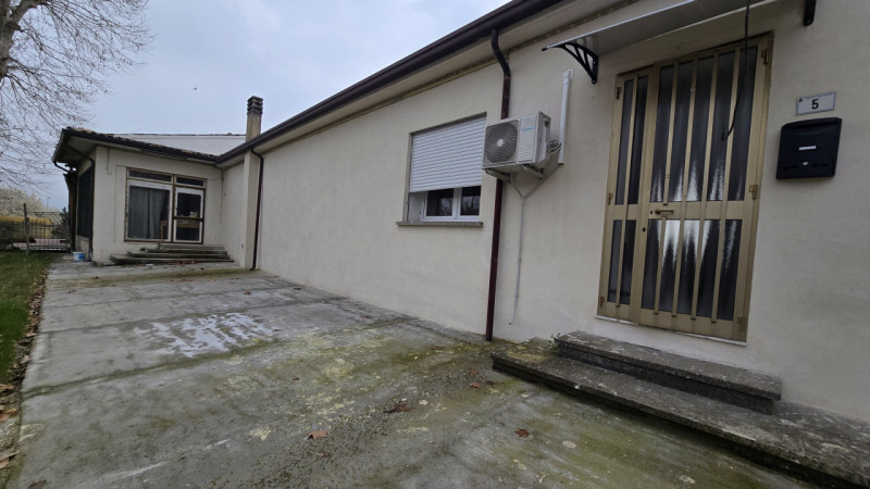 Rif. BIF57 - Proponiamo in vendita casa accostata su due livelli, inserita in una tranquilla cort...