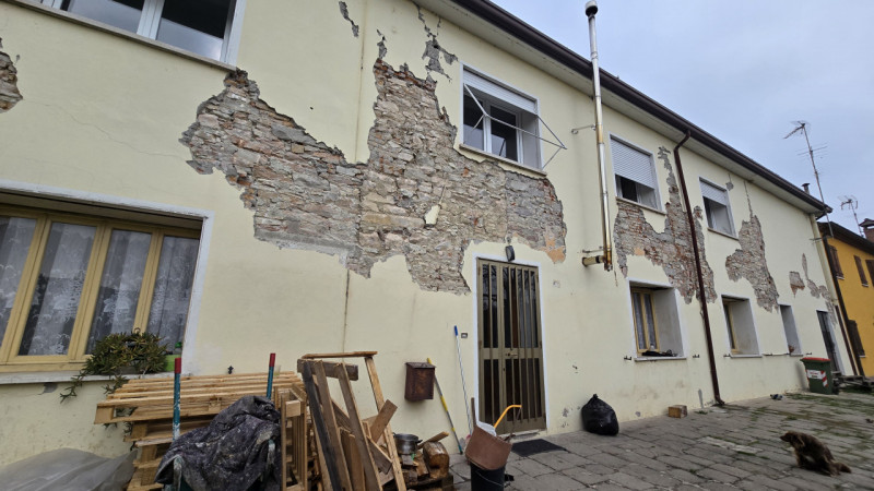 Rif. BIF57 - Proponiamo in vendita casa accostata su due livelli, inserita in una tranquilla cort...