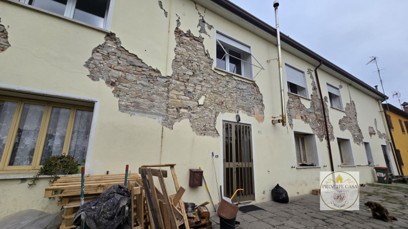 Rif. BIF57 - Proponiamo in vendita casa accostata su due livelli, inserita in una tranquilla cort...