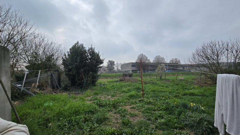 Rif. BIF57 - Proponiamo in vendita casa accostata su due livelli, inserita in una tranquilla cort...