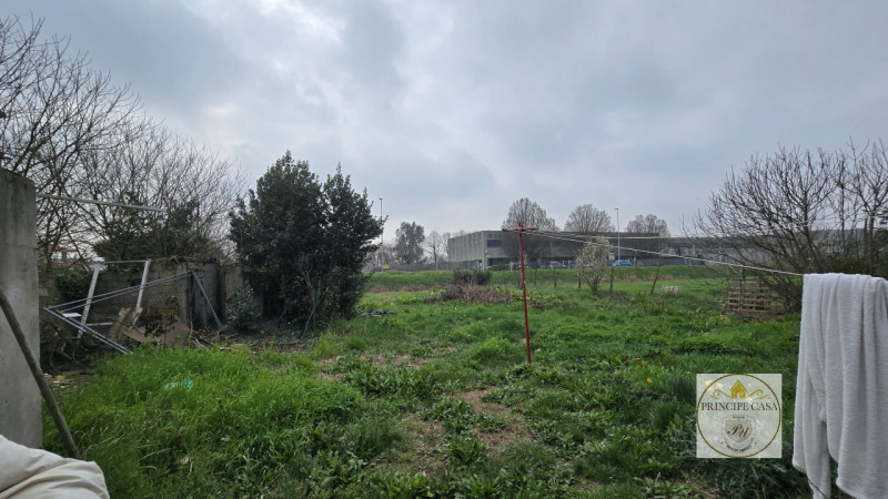 Rif. BIF57 - Proponiamo in vendita casa accostata su due livelli, inserita in una tranquilla cort...