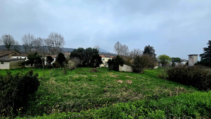 Rif. BIF57 - Proponiamo in vendita casa accostata su due livelli, inserita in una tranquilla cort...