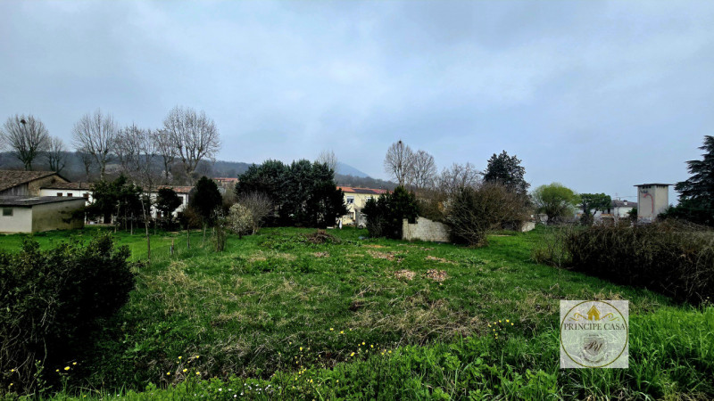 Rif. BIF57 - Proponiamo in vendita casa accostata su due livelli, inserita in una tranquilla cort...