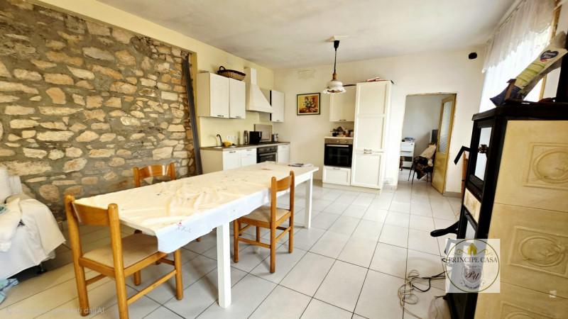 Rif. BIF57 - Proponiamo in vendita casa accostata su due livelli, inserita in una tranquilla cort...