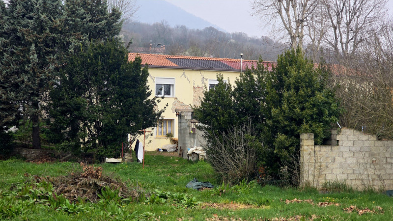 Rif. BIF57 - Proponiamo in vendita casa accostata su due livelli, inserita in una tranquilla cort...