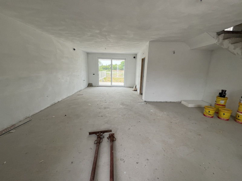 La casa perfetta per la tua famiglia: spazio, sicurezza e comfort in una nuova bivilla in classe ...