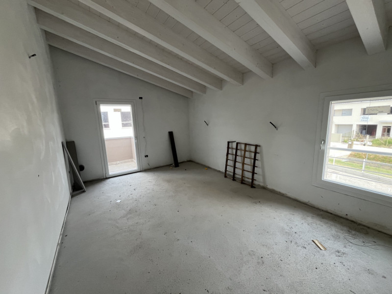 La casa perfetta per la tua famiglia: spazio, sicurezza e comfort in una nuova bivilla in classe ...