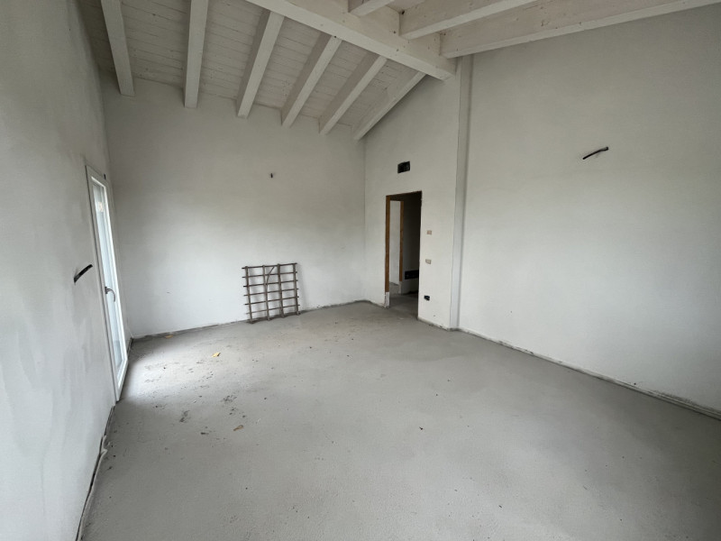 La casa perfetta per la tua famiglia: spazio, sicurezza e comfort in una nuova bivilla in classe ...