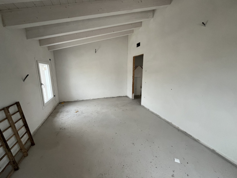 La casa perfetta per la tua famiglia: spazio, sicurezza e comfort in una nuova bivilla in classe ...