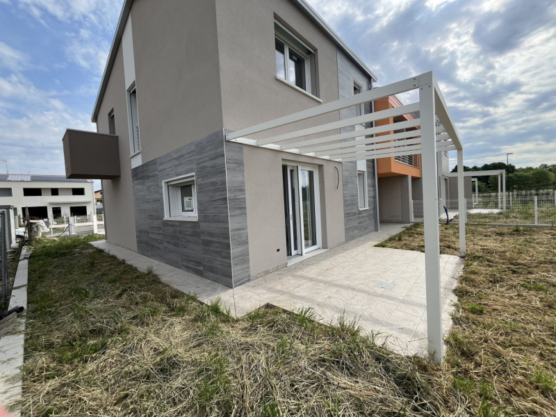 La casa perfetta per la tua famiglia: spazio, sicurezza e comfort in una nuova bivilla in classe ...