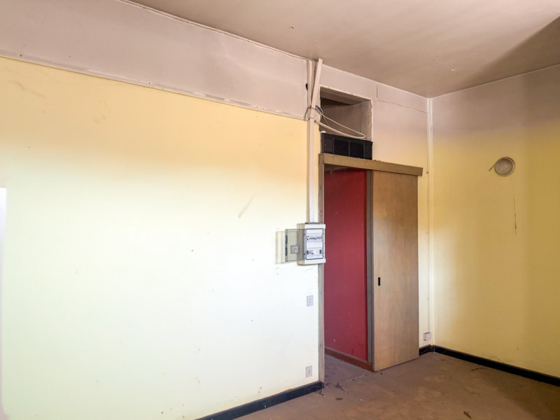 (Per INFO Vittorio 3517343301) In posizione centrale e di forte passaggio, proponiamo in vendita ...