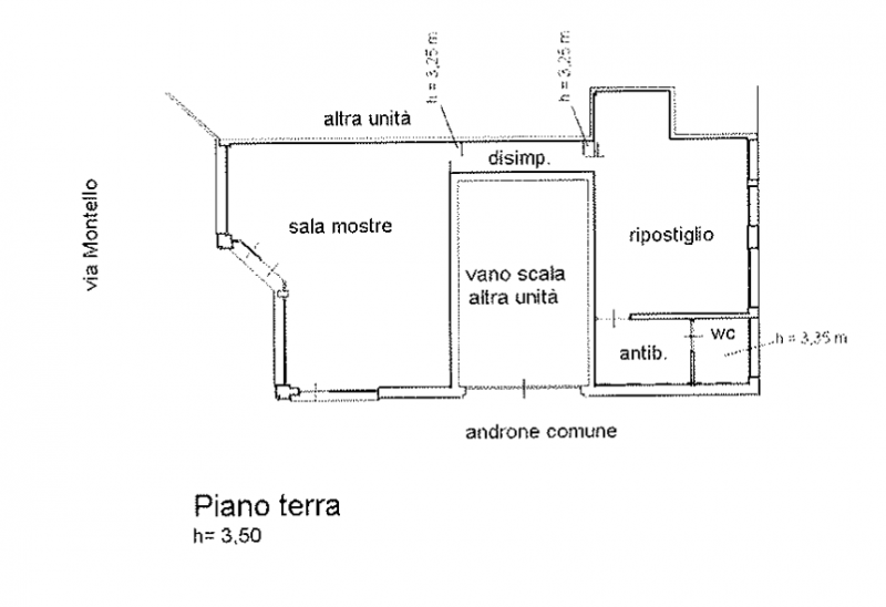 (Per INFO Vittorio 3517343301) In posizione centrale e di forte passaggio, proponiamo in vendita ...