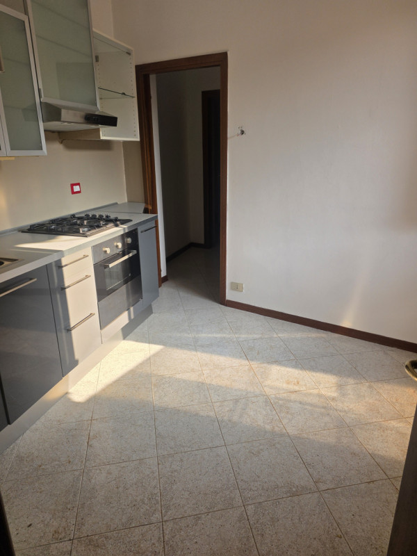 Proponiamo in locazione interessante porzione indipendente con doppio ingresso, ideale per chi ce...