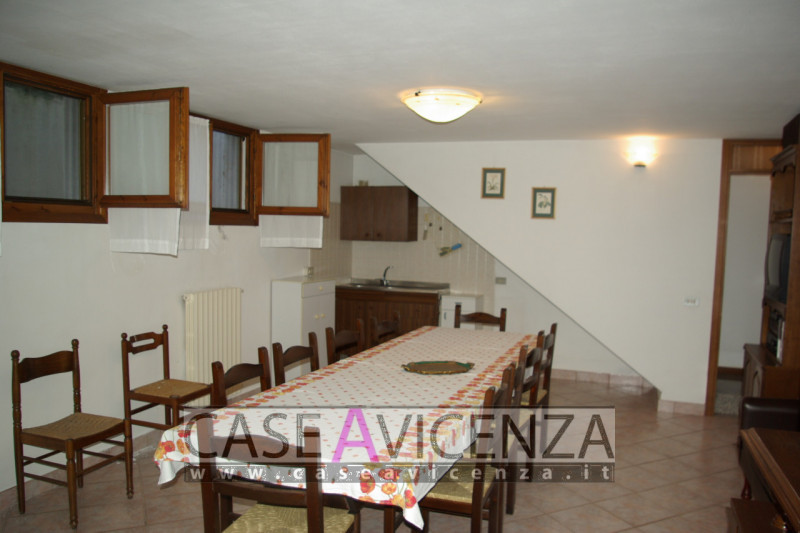 CERVARESE SANTA CROCE - CLASSE ENERGETICA IN FASE DI STESURA- In posizione centralissima ed in Es...
