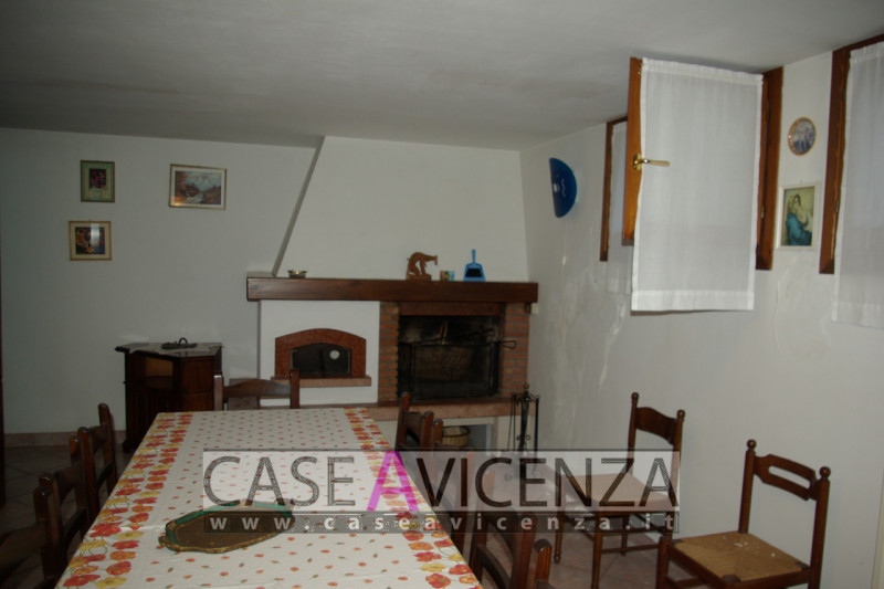 CERVARESE SANTA CROCE - CLASSE ENERGETICA IN FASE DI STESURA- In posizione centralissima ed in Es...