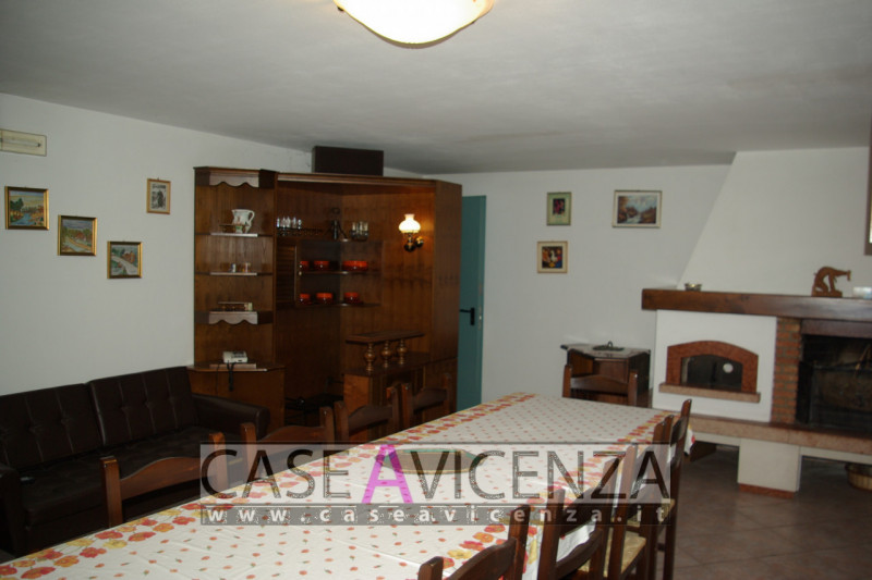 CERVARESE SANTA CROCE - CLASSE ENERGETICA IN FASE DI STESURA- In posizione centralissima ed in Es...