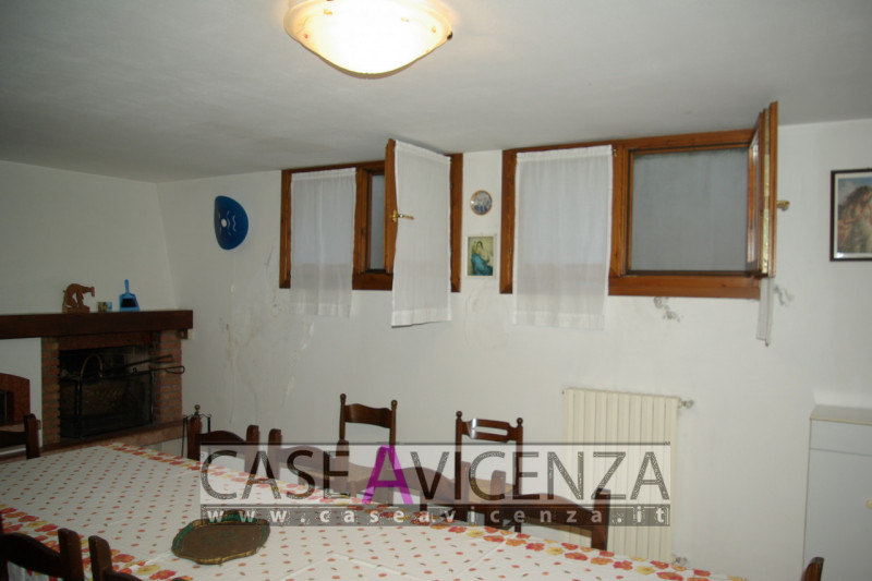 CERVARESE SANTA CROCE - CLASSE ENERGETICA IN FASE DI STESURA- In posizione centralissima ed in Es...