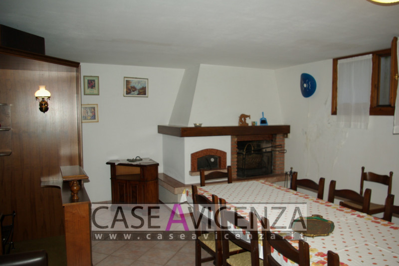 CERVARESE SANTA CROCE - CLASSE ENERGETICA IN FASE DI STESURA- In posizione centralissima ed in Es...