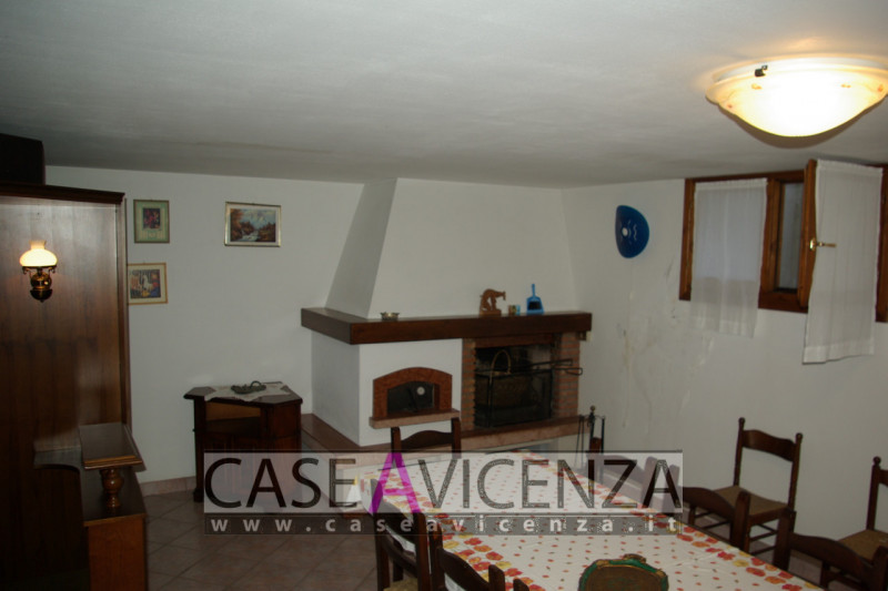 CERVARESE SANTA CROCE - CLASSE ENERGETICA IN FASE DI STESURA- In posizione centralissima ed in Es...