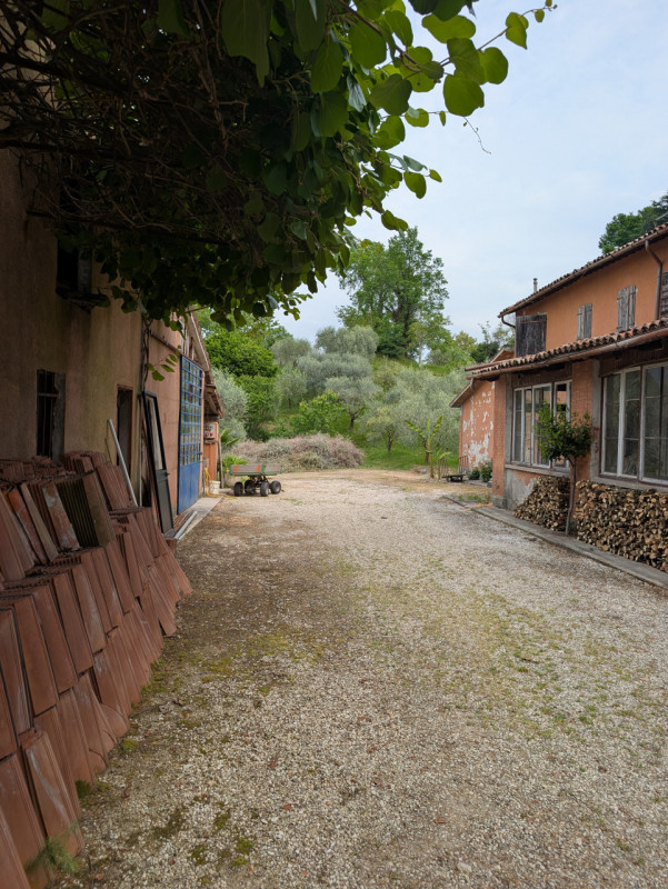 I meravigliosi colli a ovest di Asolo, la vallata che si estende fino ai Colli Euganei, la Rocca ...