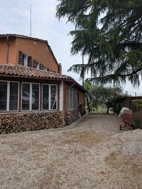 I meravigliosi colli a ovest di Asolo, la vallata che si estende fino ai Colli Euganei, la Rocca ...