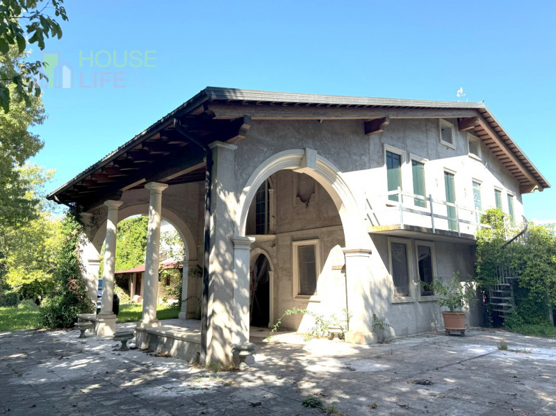 FARA VICENTINO: SPLENDIDA PROPRIETA' AGRICOLA IN COLLINA con vigneto, abitazione, annessi rustici...