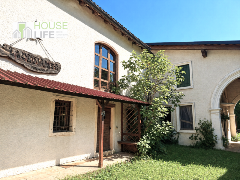 FARA VICENTINO: SPLENDIDA PROPRIETA' AGRICOLA IN COLLINA con vigneto, abitazione, annessi rustici...