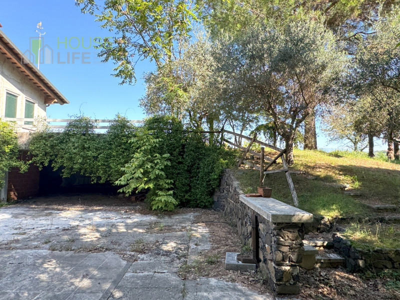 FARA VICENTINO: SPLENDIDA PROPRIETA' AGRICOLA IN COLLINA con vigneto, abitazione, annessi rustici...