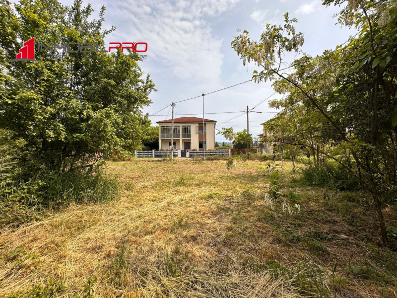 Proponiamo in vendita un terreno edificabile situato in Via Calcara, a Zugliano, in una posizione...