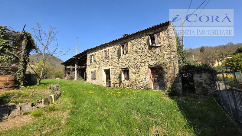 Galzignano Terme collina, proponiamo in vendita rustico su doppio livello in pietra da ristruttur...