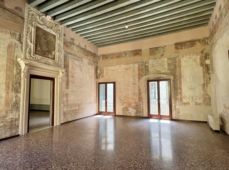 PRESTIGIOSO PIANO NOBILE DEL 1600 IN CONTRA' RIALE - RIF. 8387 - EURO 590.000

Splendida opportun...